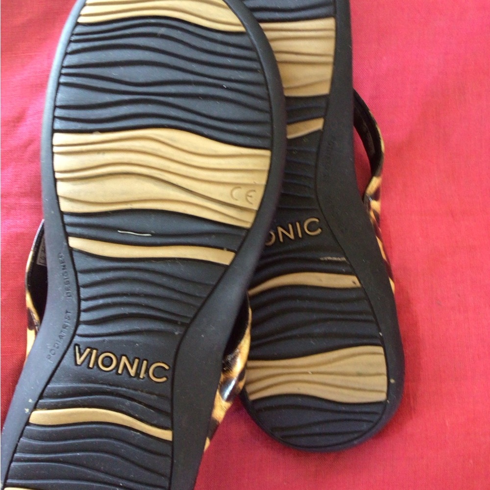 Vionic sandals 8 - Picture 3 of 4